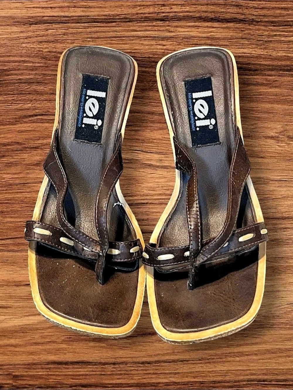 l.e.i. Flirty Brown Thong Slide Sandals Square Toe Women’s Size 7